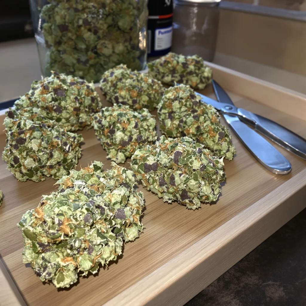 Space Candy 45% indica / 55% sativa flower with visible trichomes